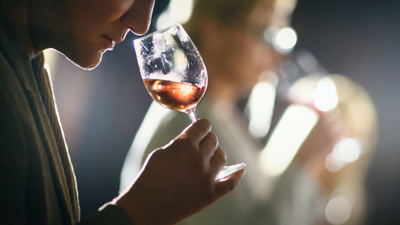 Cos’è la degustazione verticale di un vino? Guida completa e consigli pratici